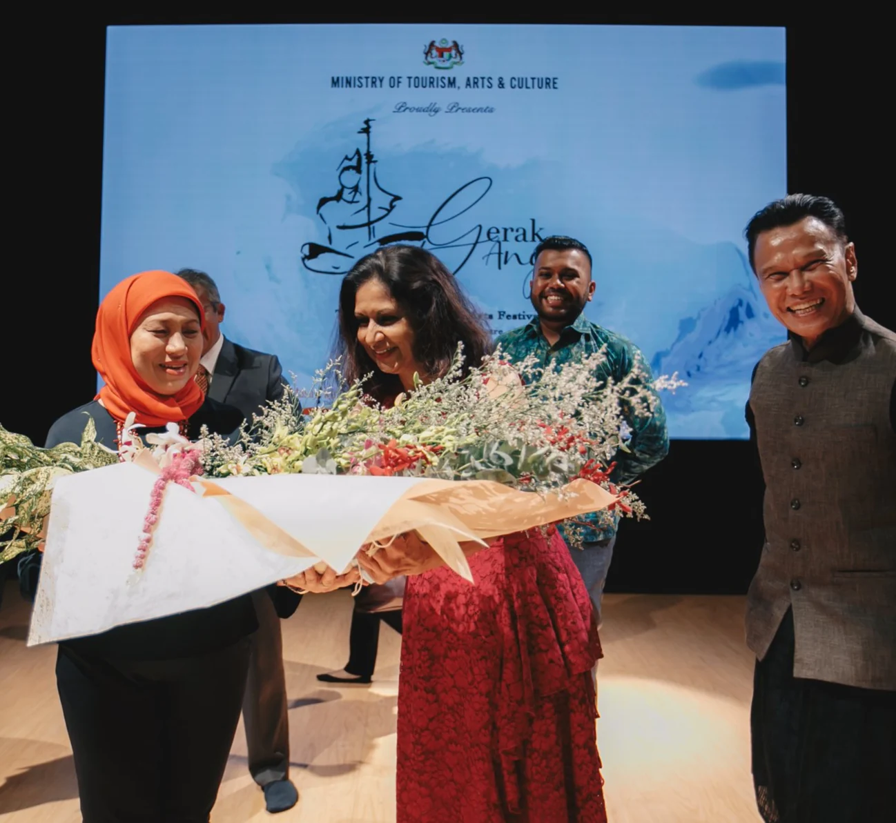 Guests and cultural figures gathered at an arts event
